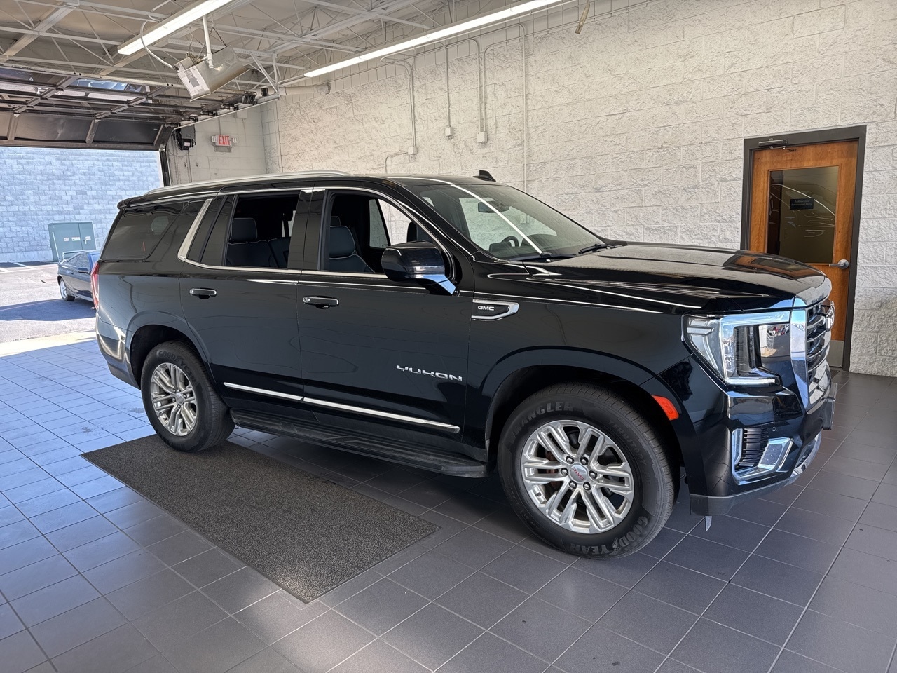 2022 GMC Yukon SLT's photo