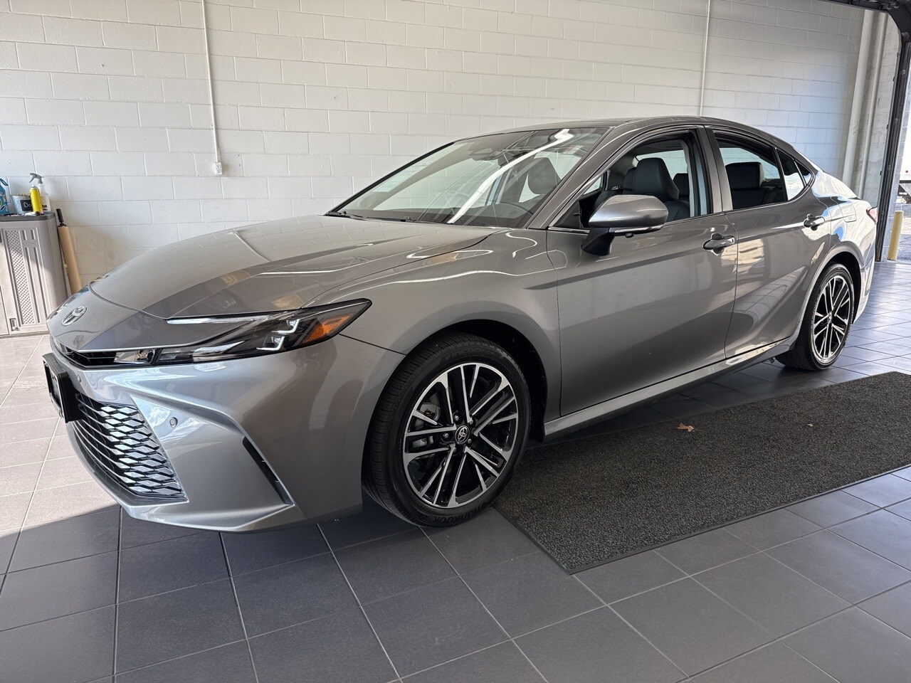 2025 Toyota Camry XLE photo 4