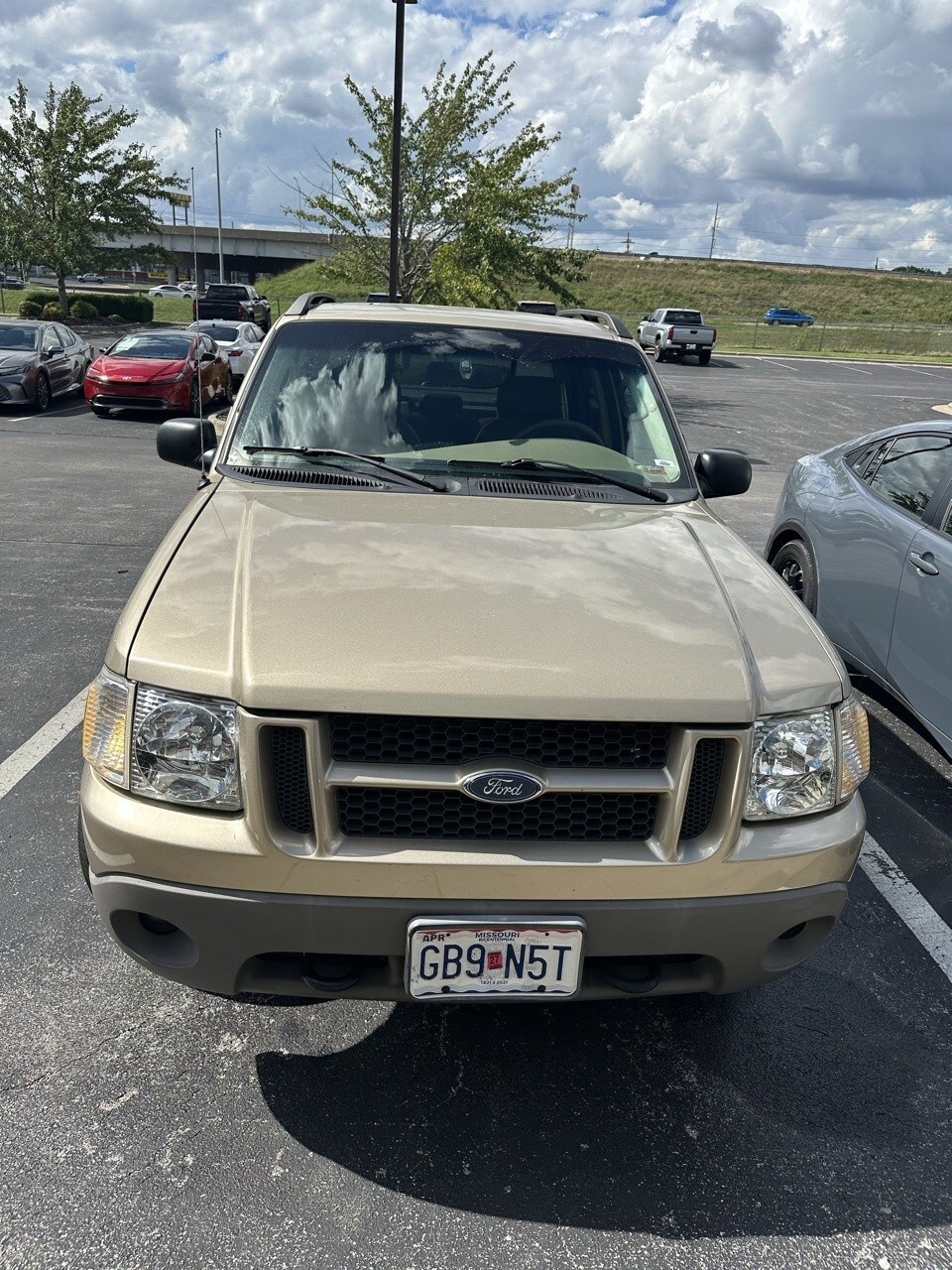 2003 Ford Explorer Sport Trac XLT photo 2