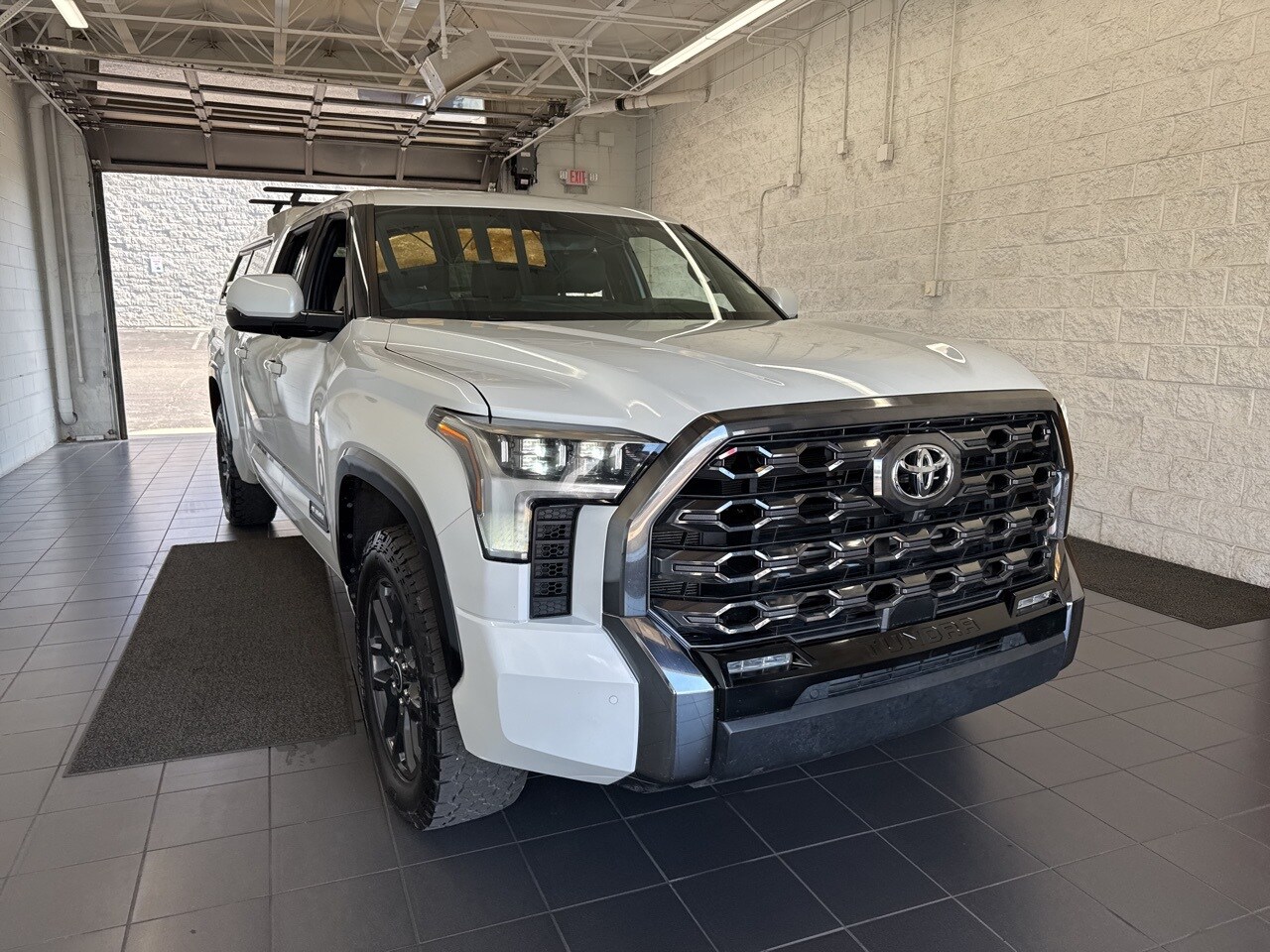 2023 Toyota Tundra Platinum photo 2