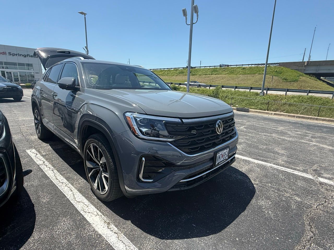 2025 Volkswagen Atlas Cross Sport 2.0T SEL Premium R-Line 4MOTION's photo