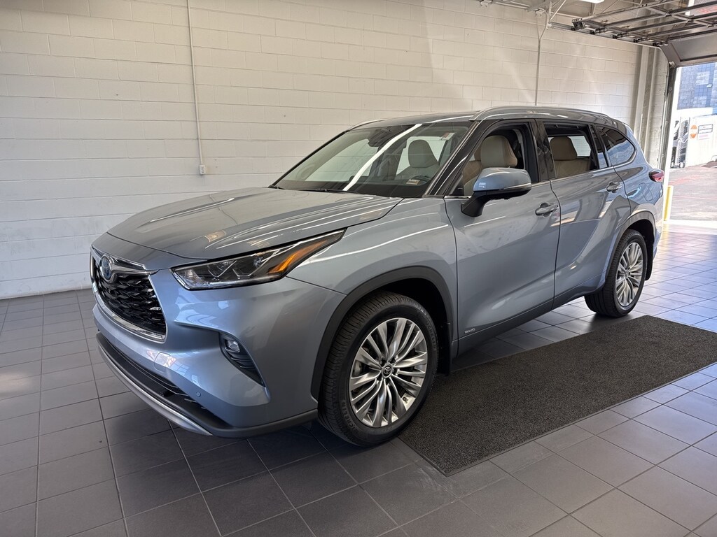Used 2023 Toyota Highlander Hybrid Platinum SUV