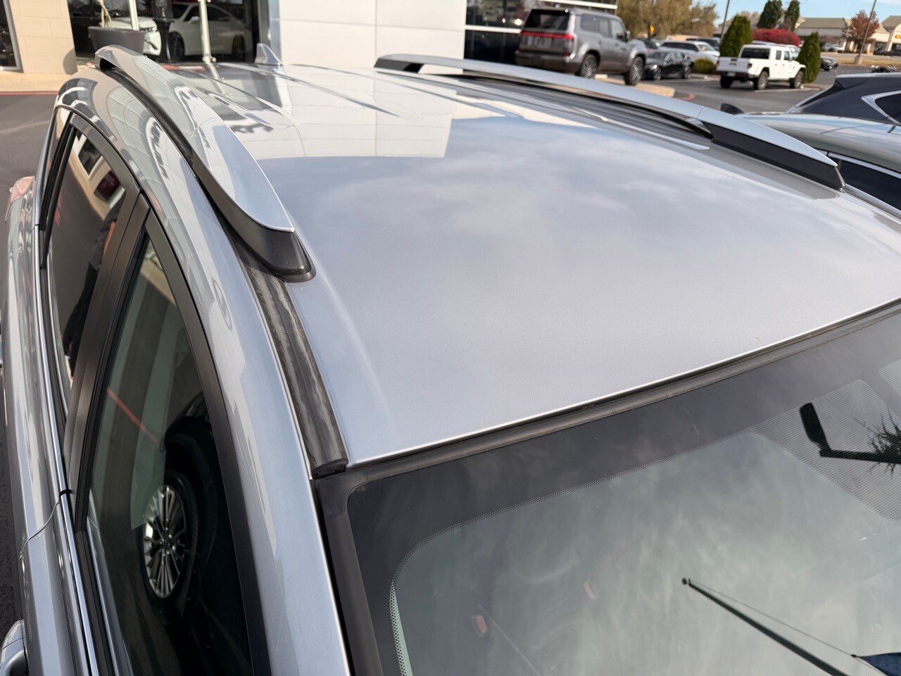 2016 Toyota RAV4 LE photo 3