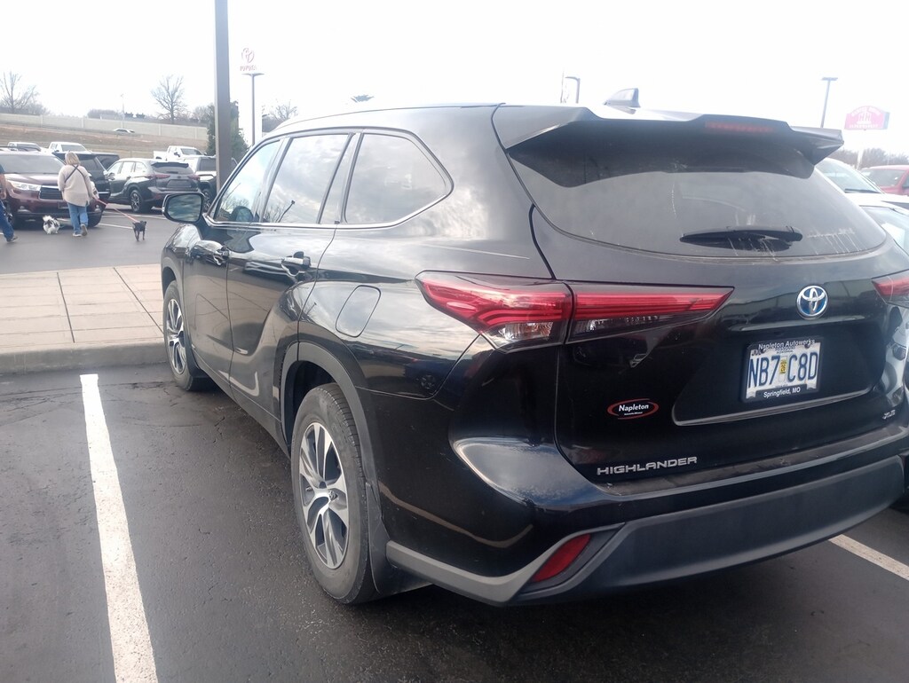 Used 2022 Toyota Highlander Hybrid XLE SUV