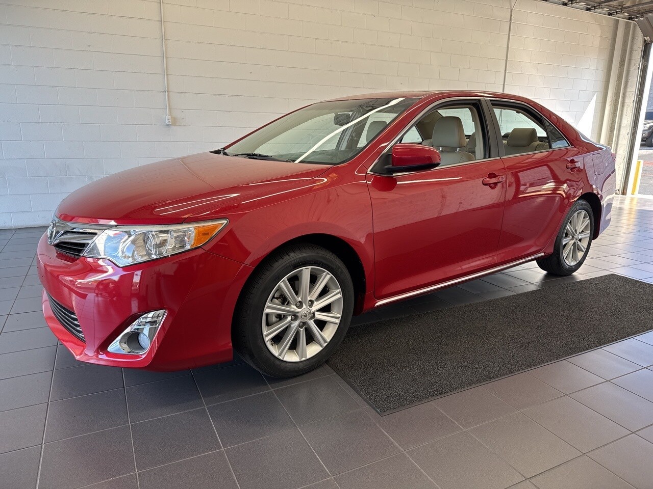 2014 Toyota Camry SE photo 4