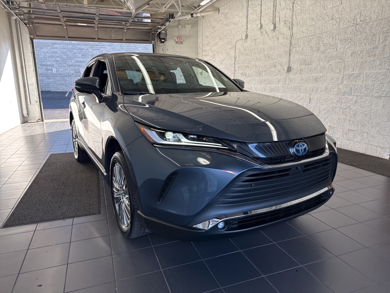 2024 Toyota Venza Limited photo 2