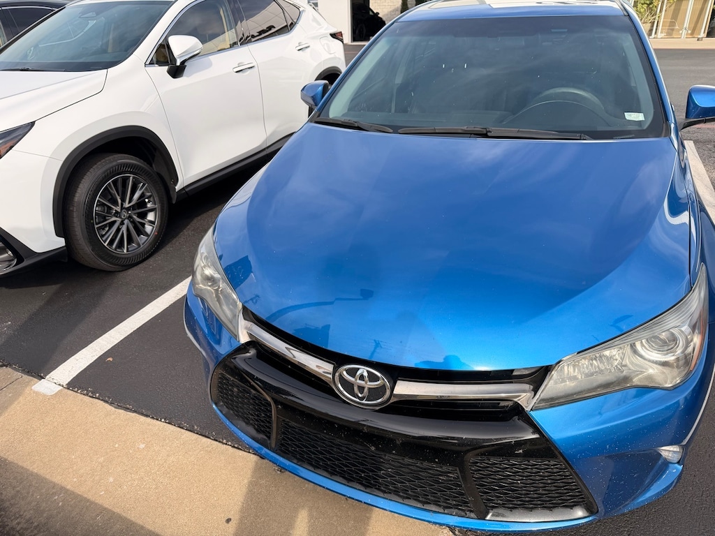 Used 2016 Toyota Camry SE Sedan