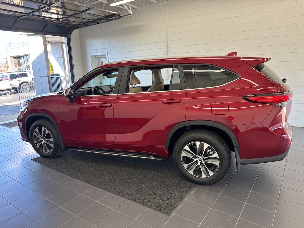 Used 2023 Toyota Highlander XLE SUV