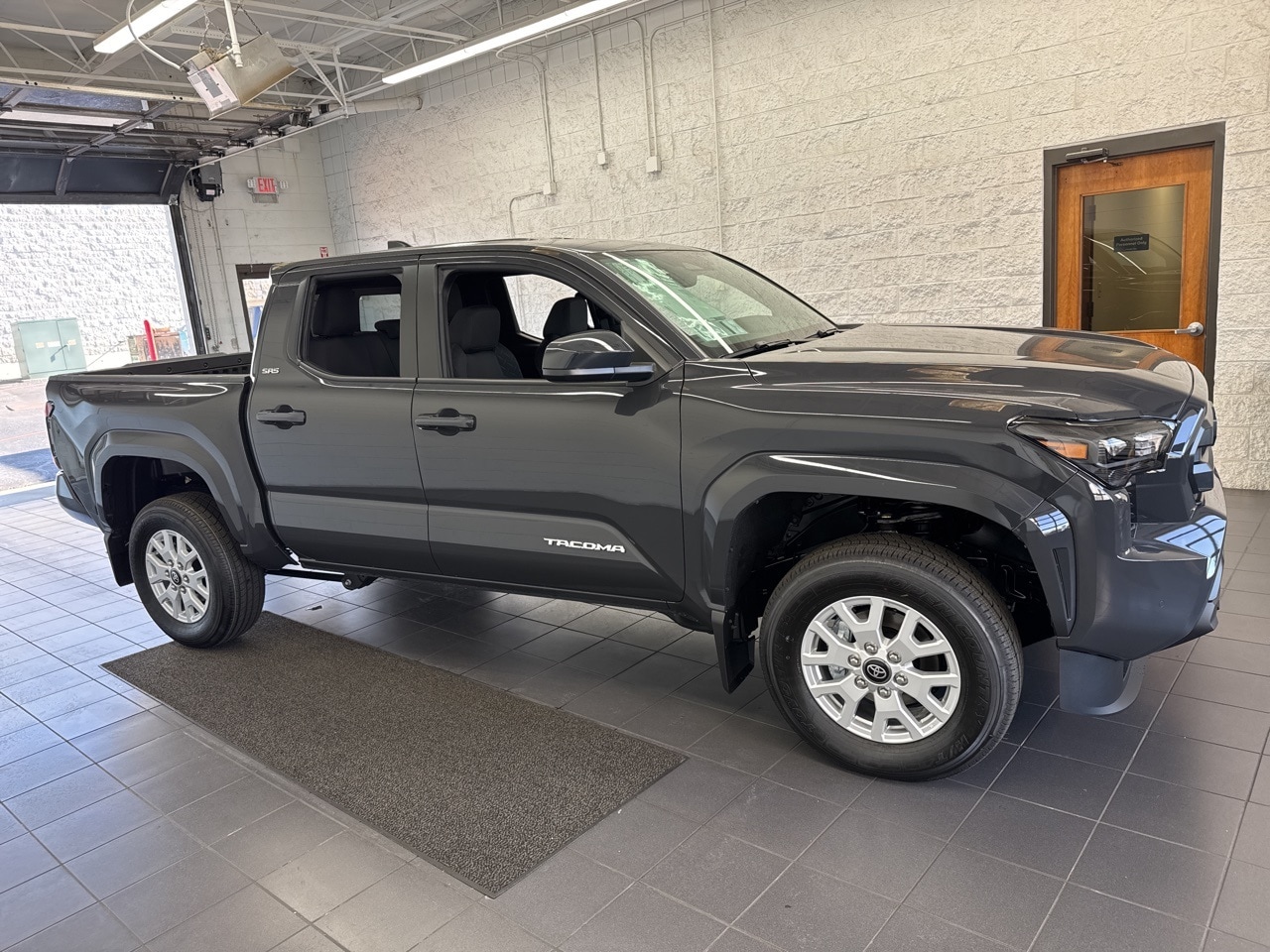 2026 Toyota Tacoma SR5's photo