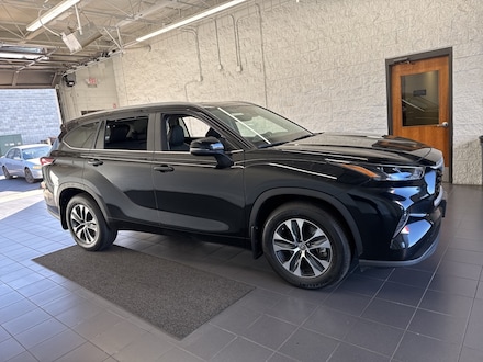 2024 Toyota Highlander XLE SUV 2024 Toyota Highlander XLE SUV