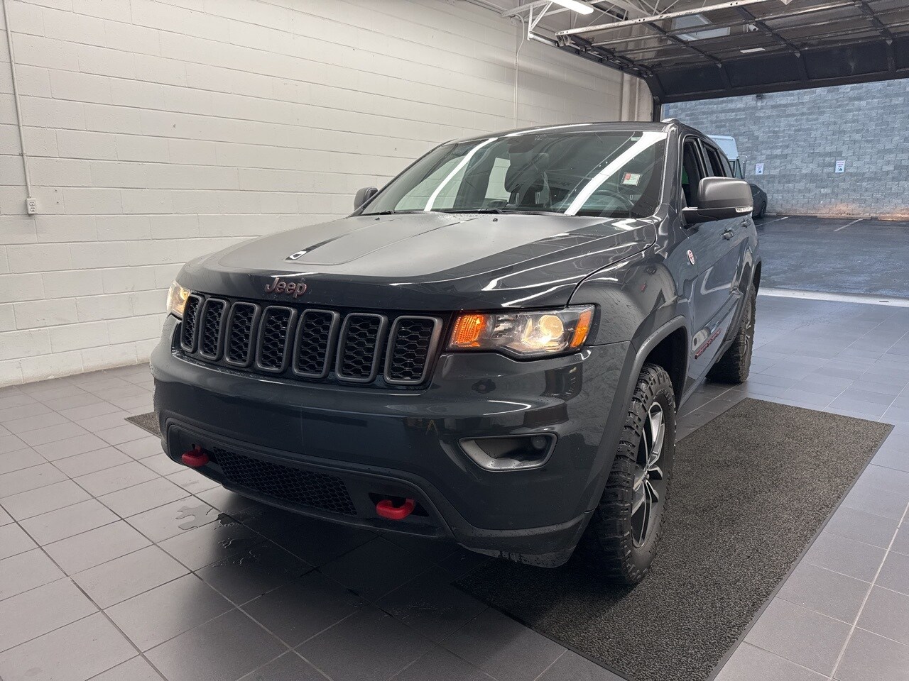 2017 Jeep Grand Cherokee Trailhawk photo 2