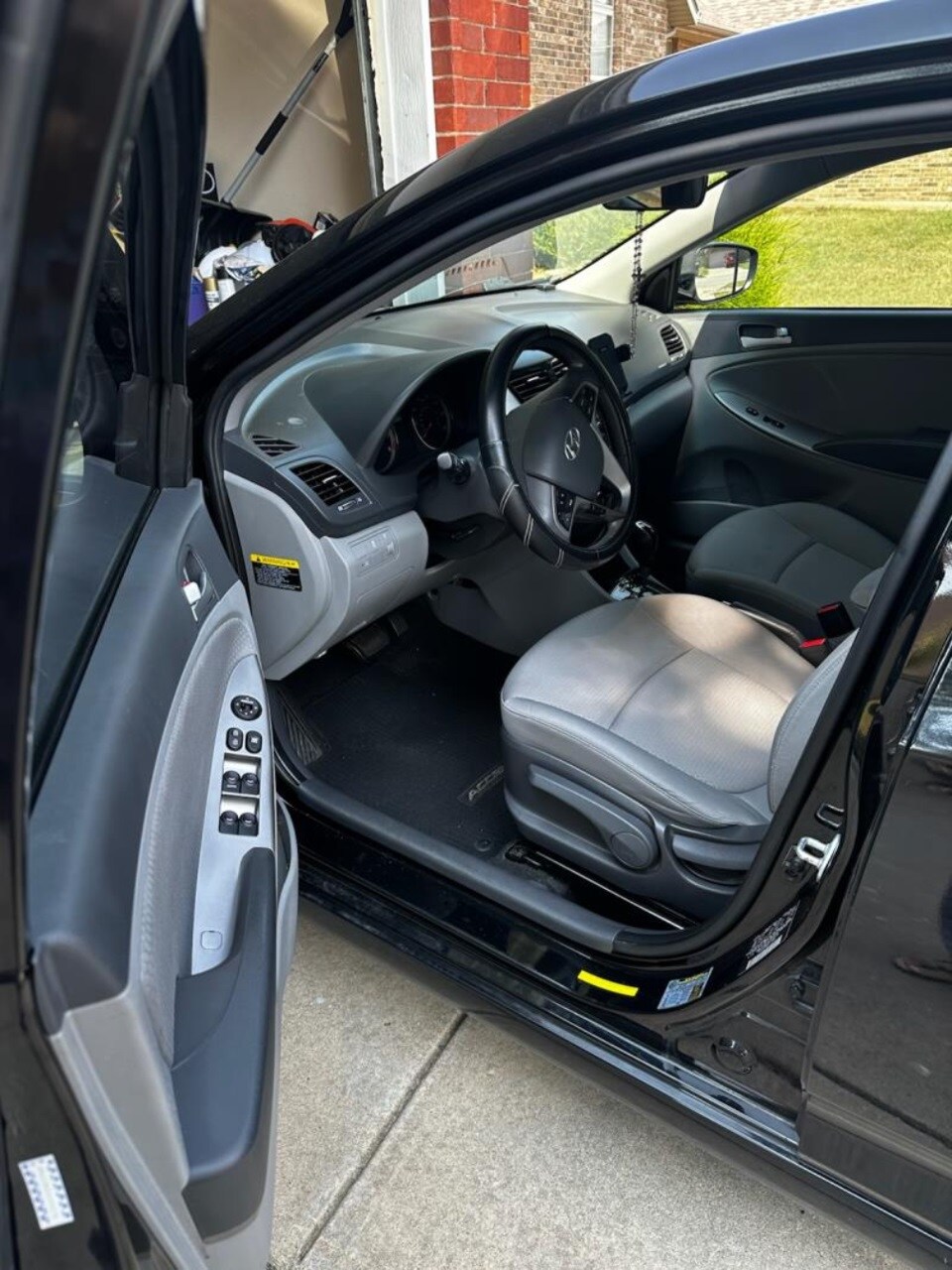 2017 Hyundai Accent SE Value Edition Sport photo 4