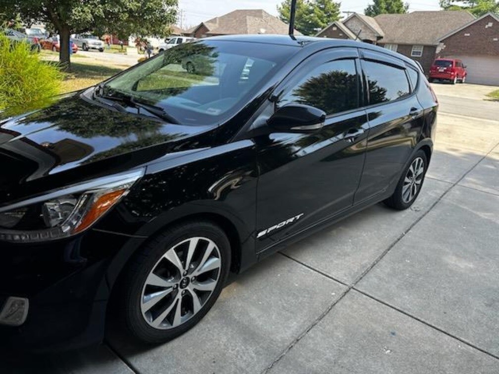 2017 Hyundai Accent SE Value Edition Sport photo 3