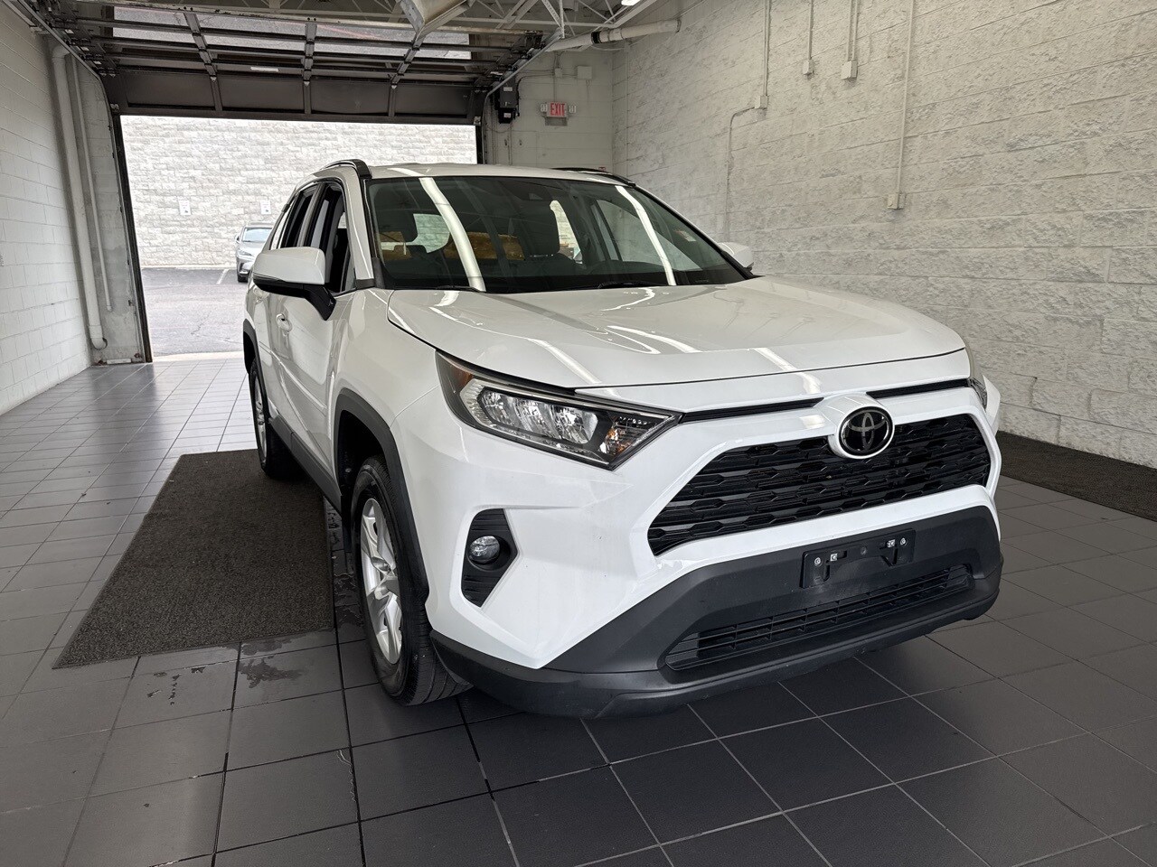 2021 Toyota RAV4 XLE photo 2