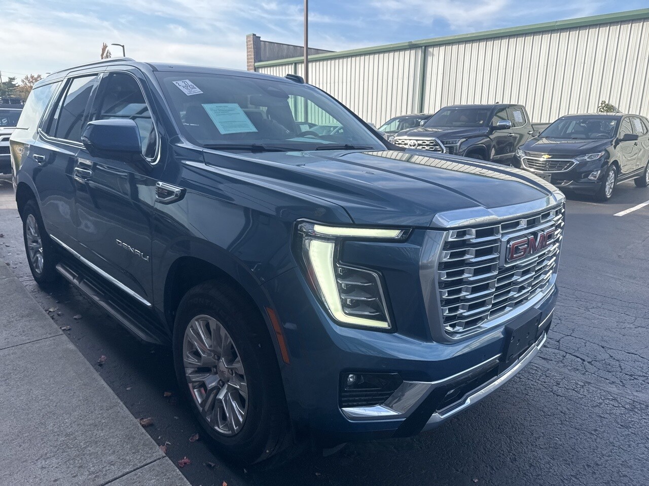 2025 Gmc Yukon Denali photo 2