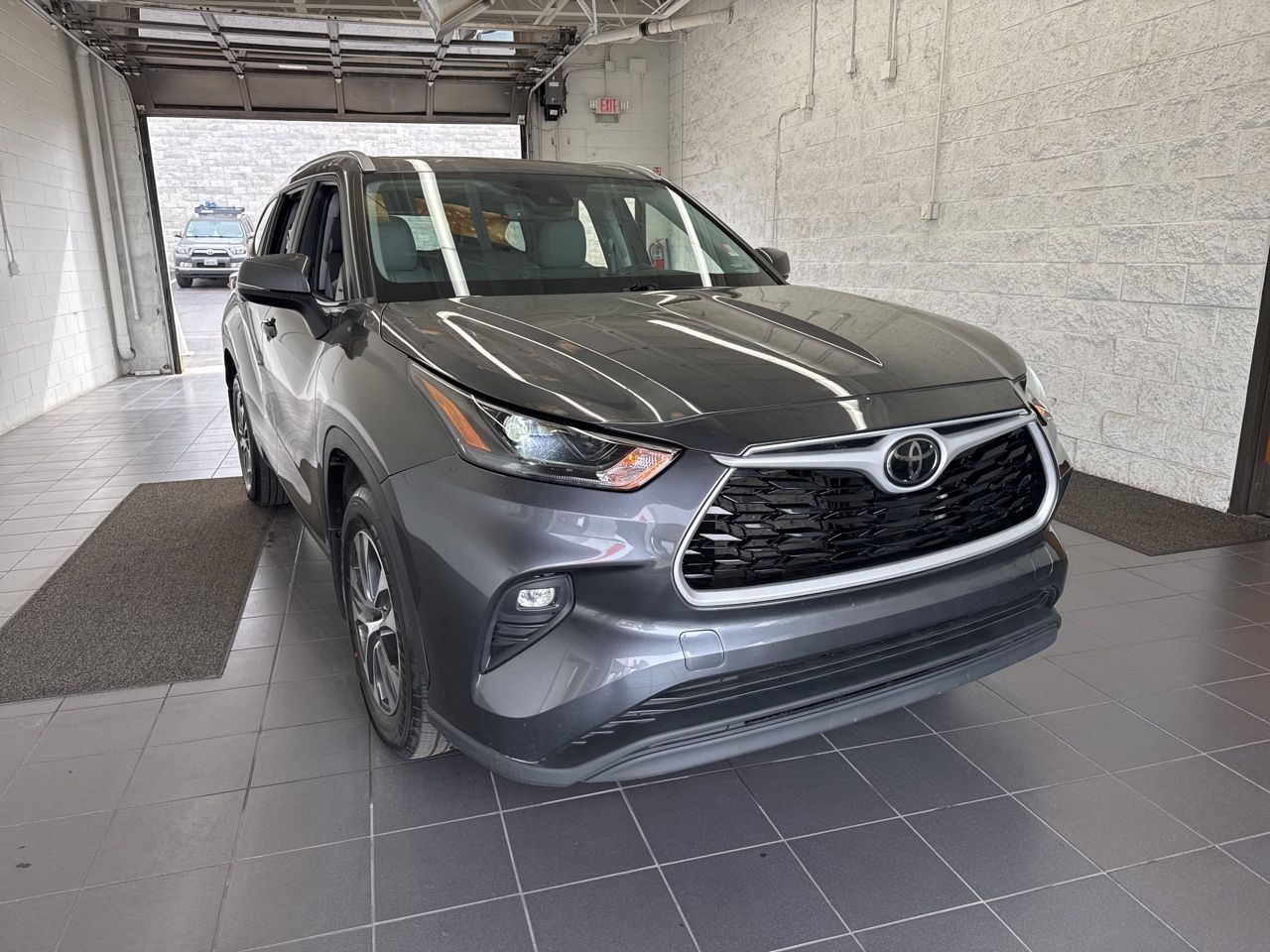 View vehicle photo 2