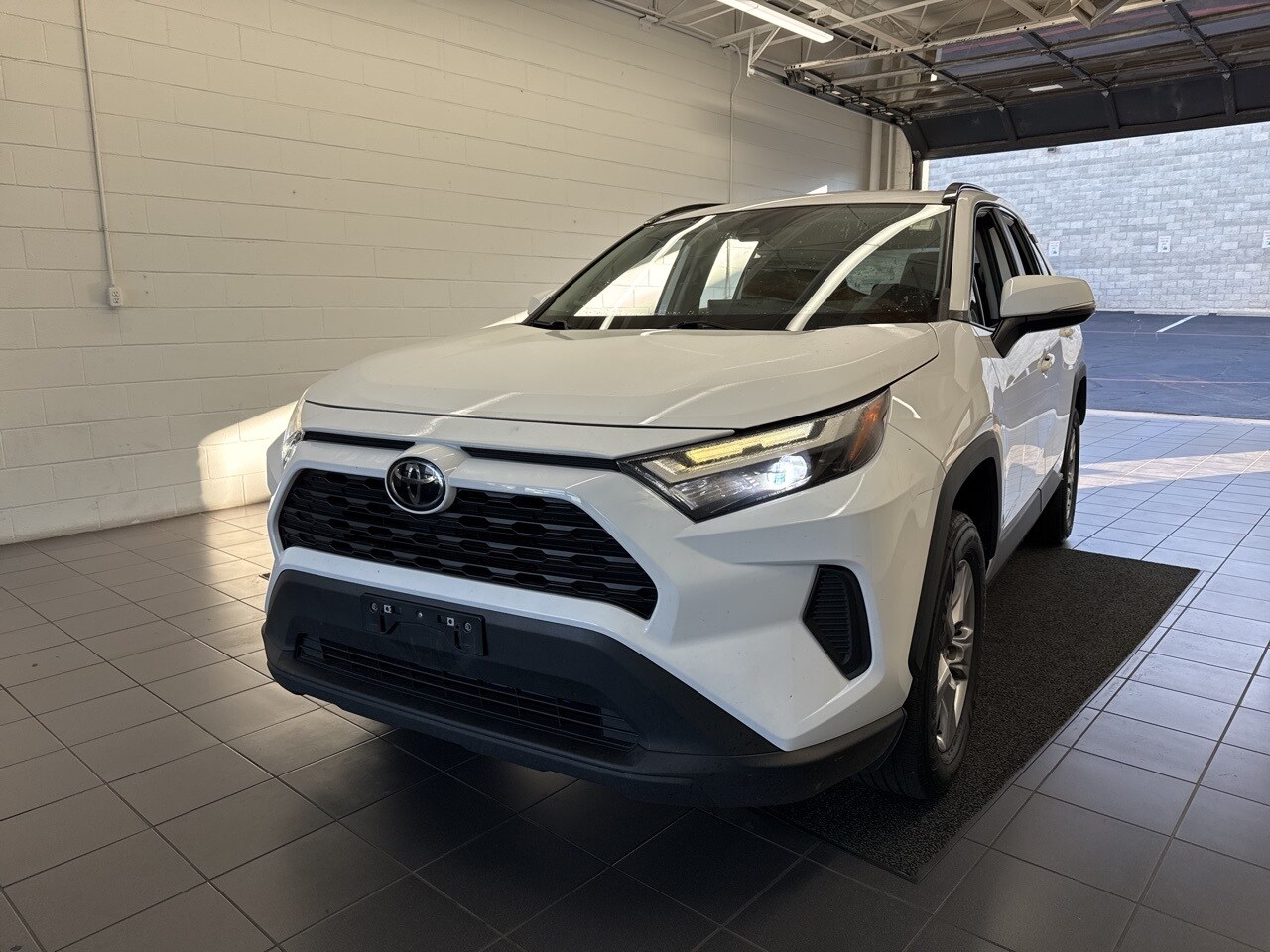 2022 Toyota RAV4 XLE photo 3