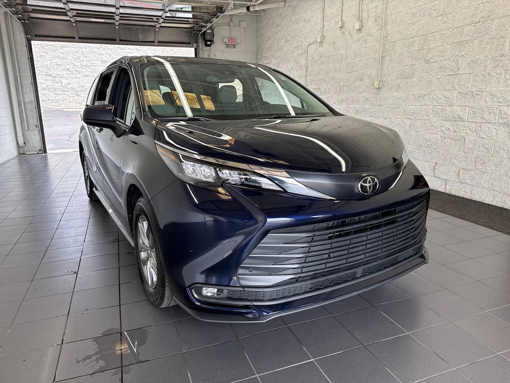 Used 2026 Toyota Sienna XLE Minivan/Van