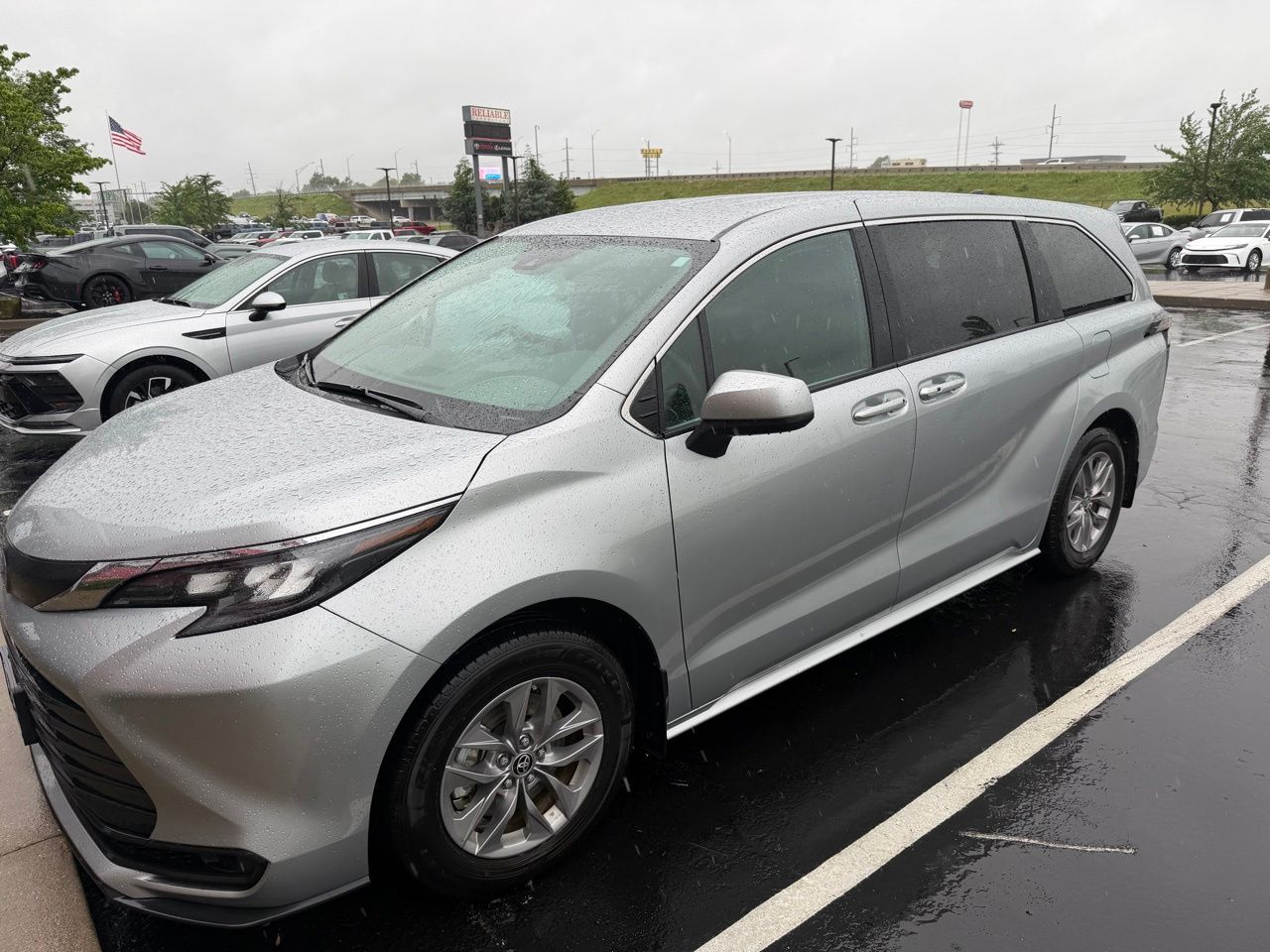 2025 Toyota Sienna LE 8-Passenger Hybrid AWD's photo