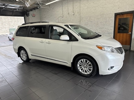 2017 Toyota Sienna XLE Minivan/Van