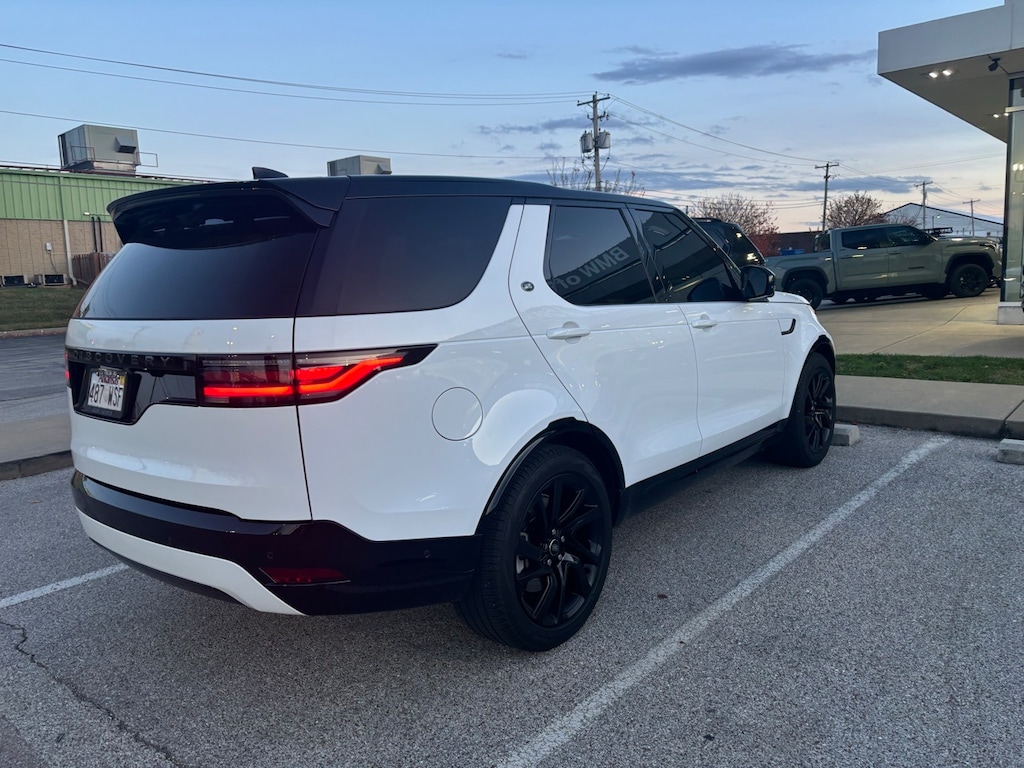Used 2024 Land Rover Discovery Dynamic SE SUV
