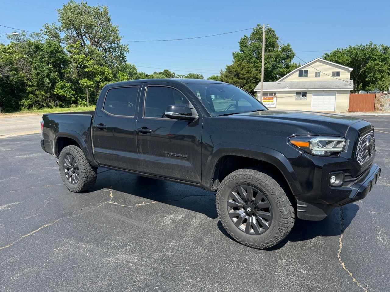 2023 Toyota Tacoma Limited Double Cab 4WD V6 Auto Short Bed's photo
