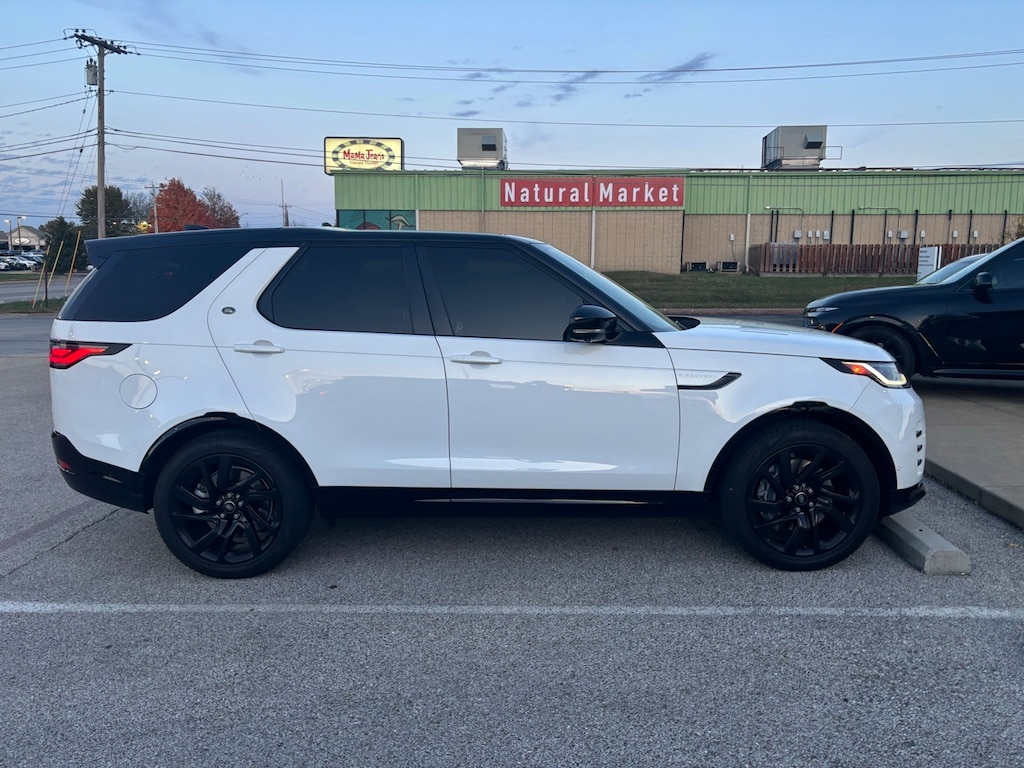 Used 2024 Land Rover Discovery Dynamic SE SUV