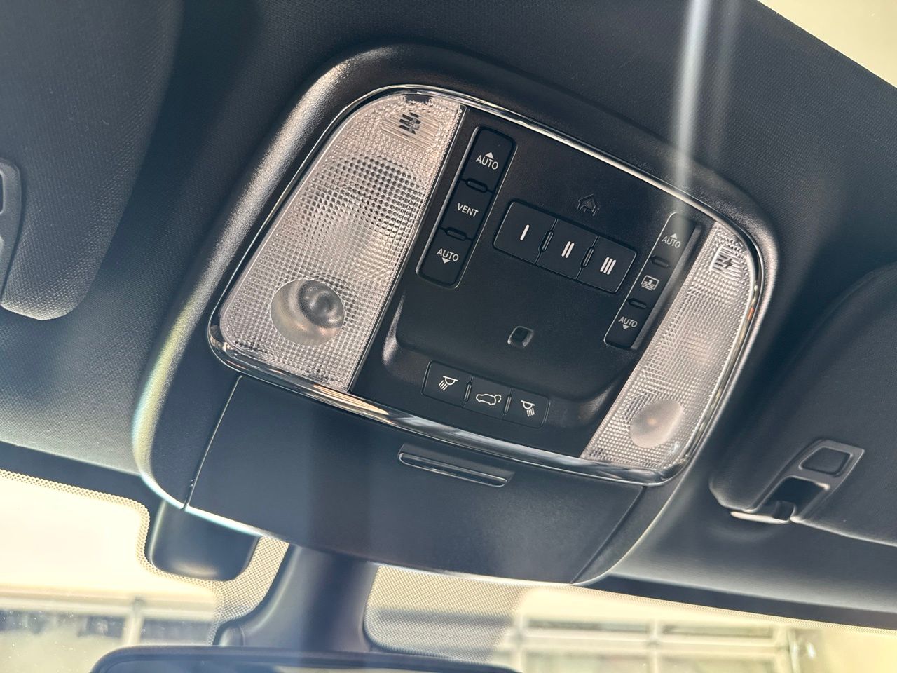 2021 Jeep Grand Cherokee Overland - Photo 31