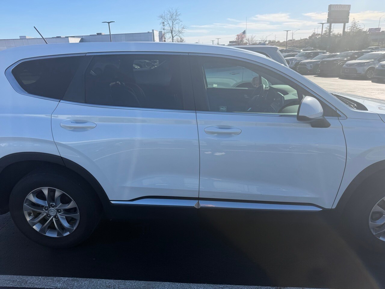2019 Hyundai Santa Fe SE photo 3