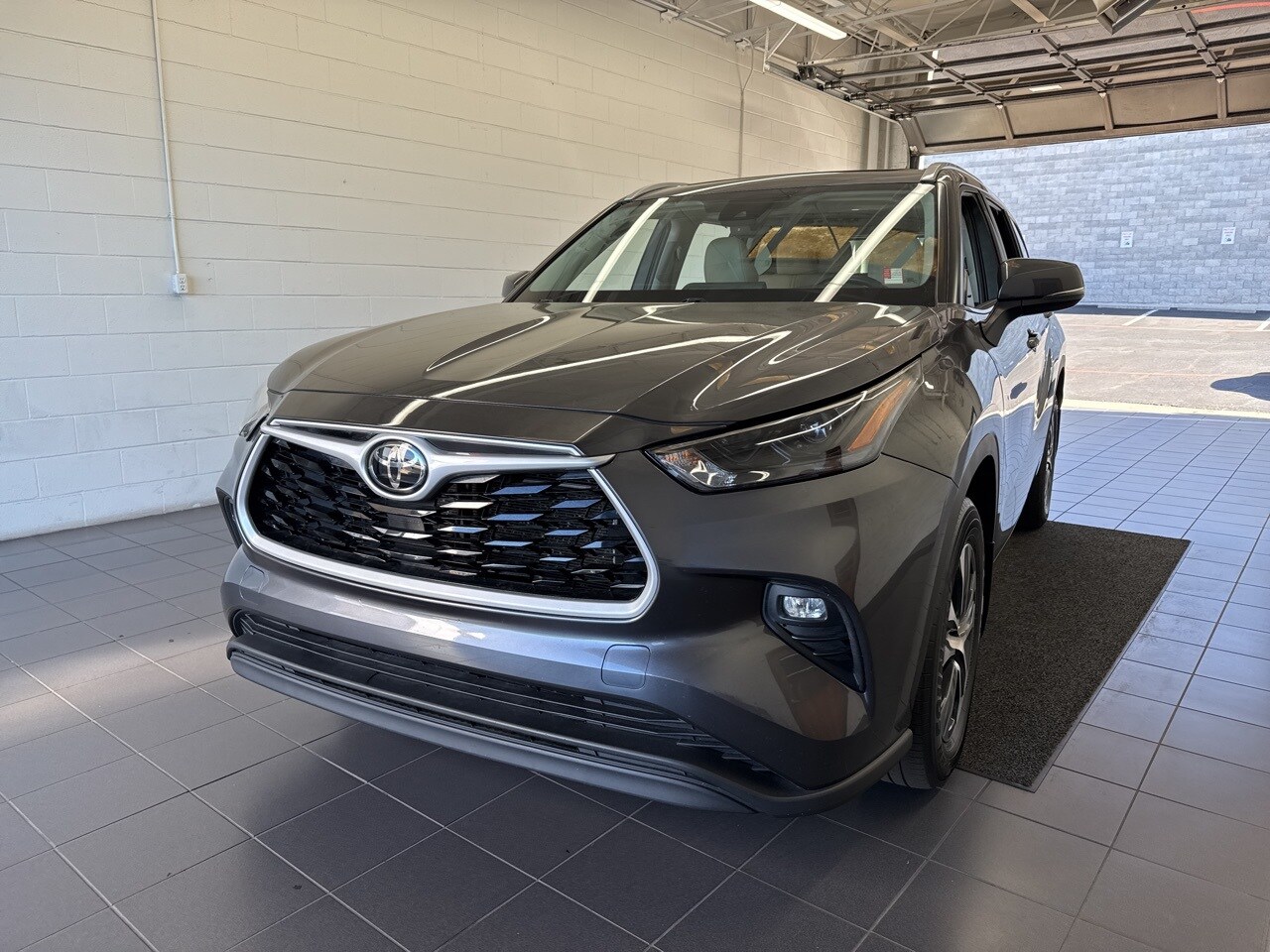 2023 Toyota Highlander XLE photo 3