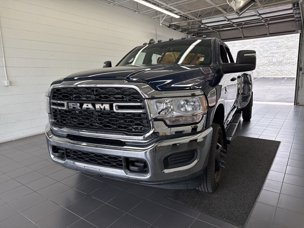 2024 Ram 3500 Tradesman photo 3
