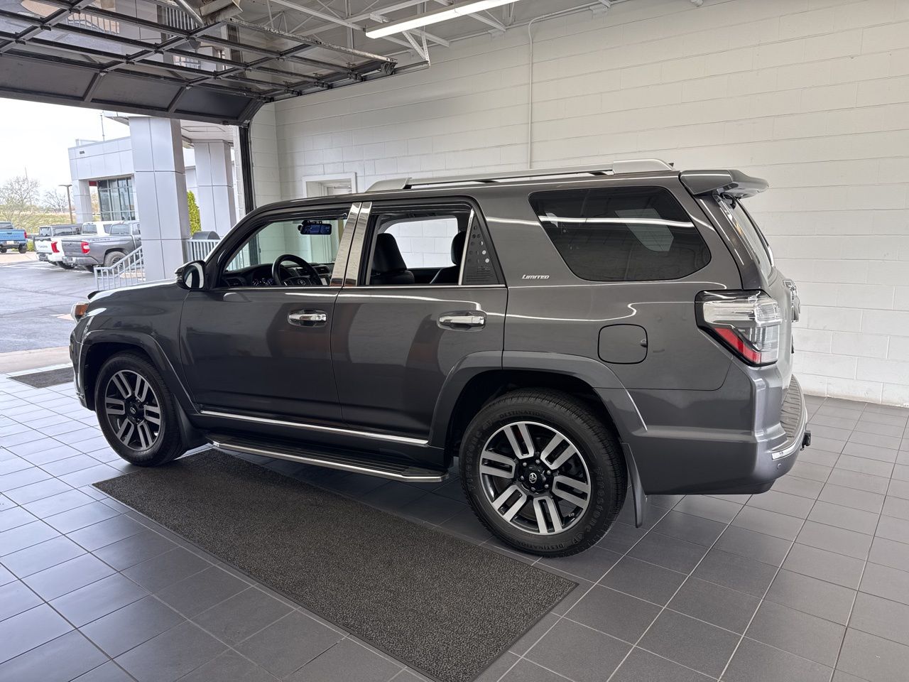 View vehicle photo 5