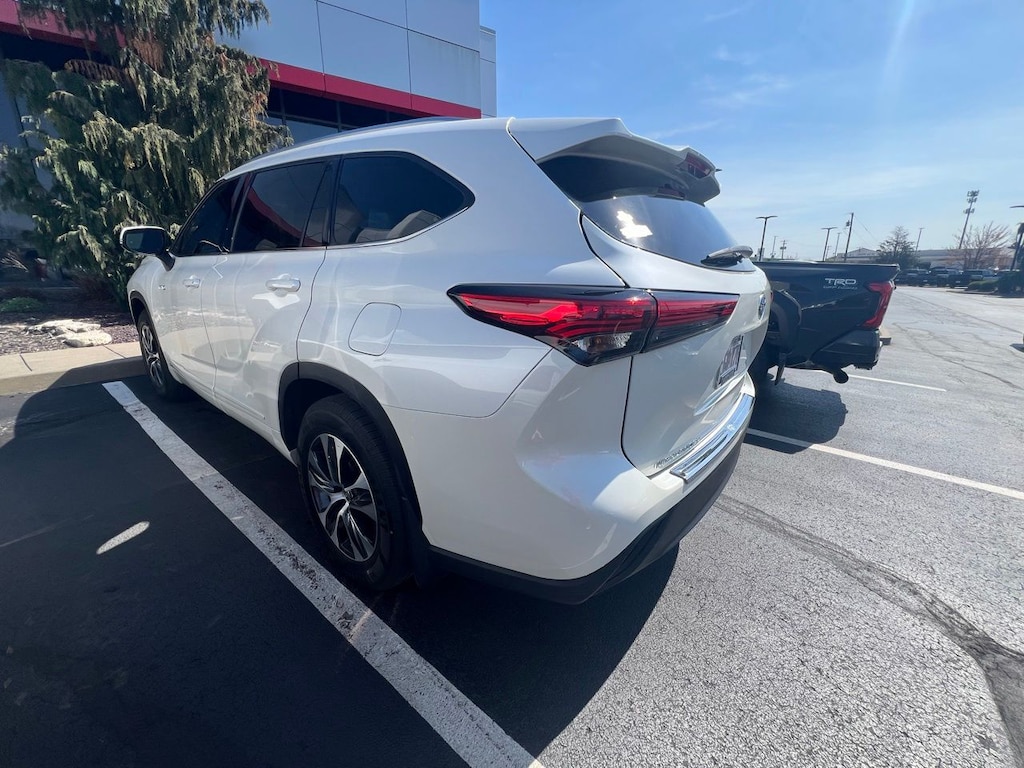 Used 2020 Toyota Highlander Hybrid XLE SUV