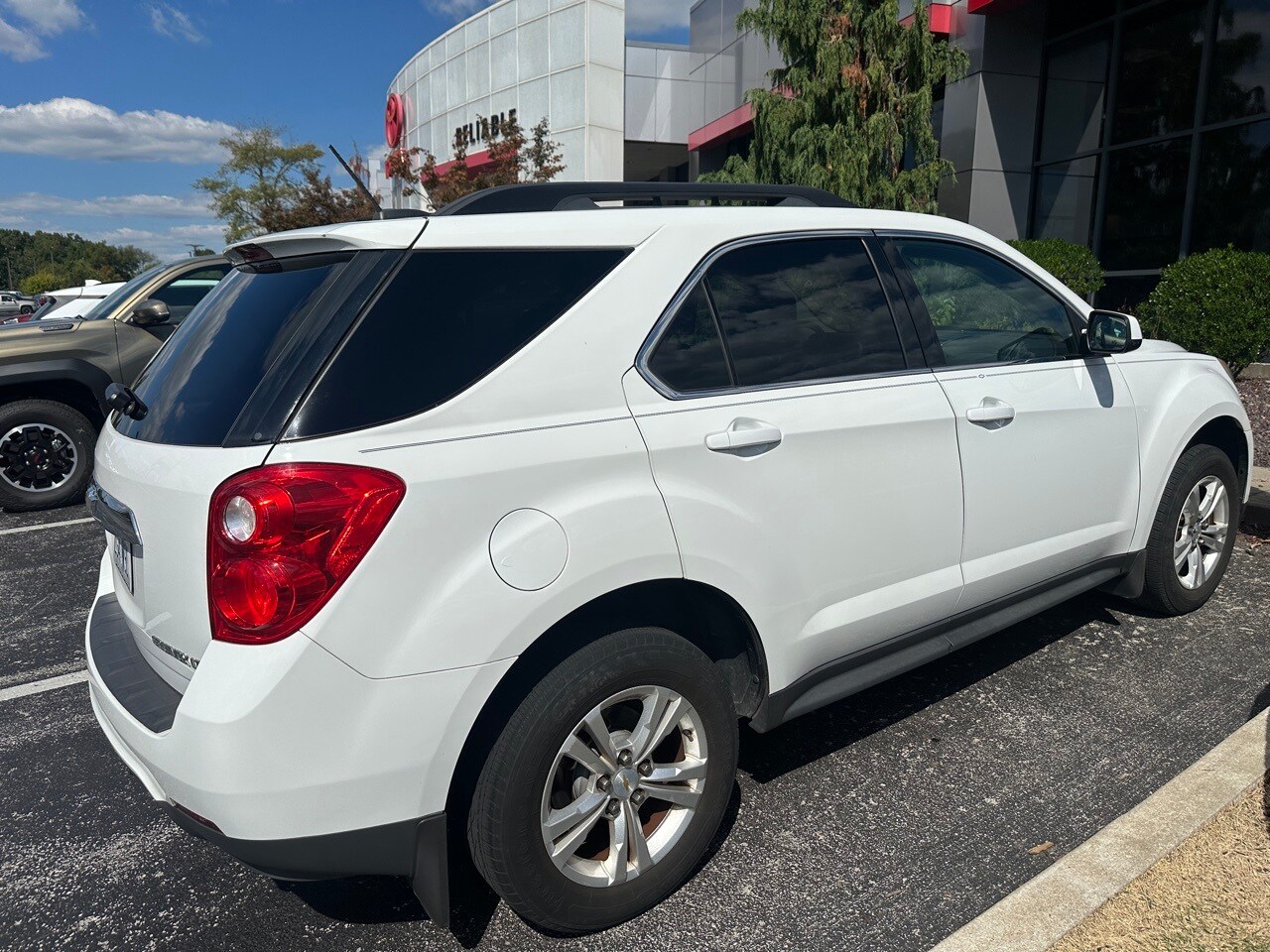 2015 Chevrolet Equinox LT photo 2