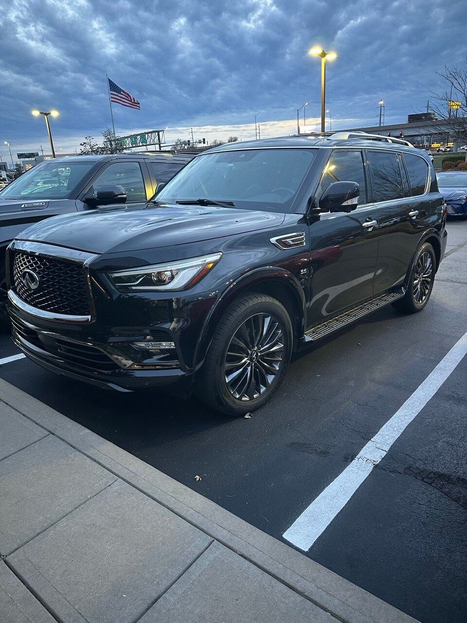 2020 Infiniti QX80 Luxe photo 2