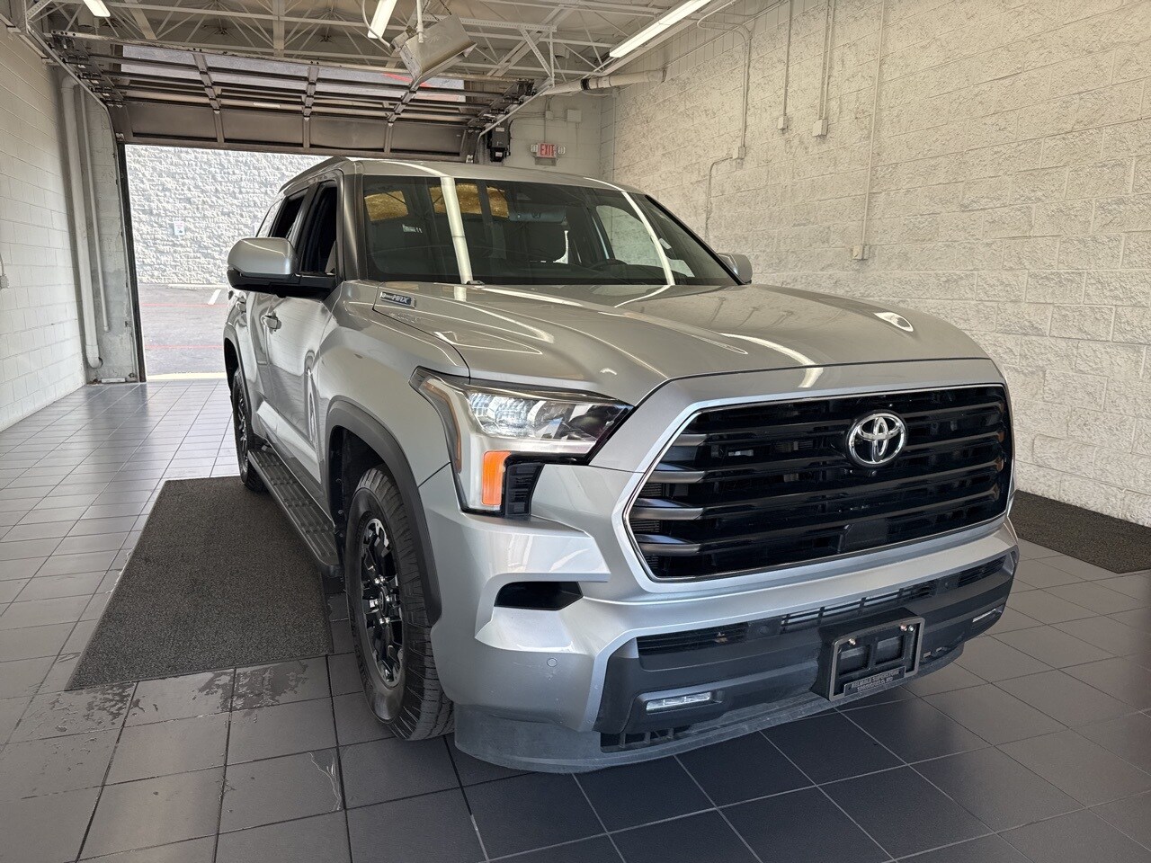 2025 Toyota Sequoia SR5 photo 2