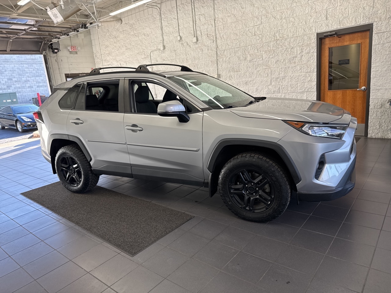 2021 Toyota RAV4 XLE's photo