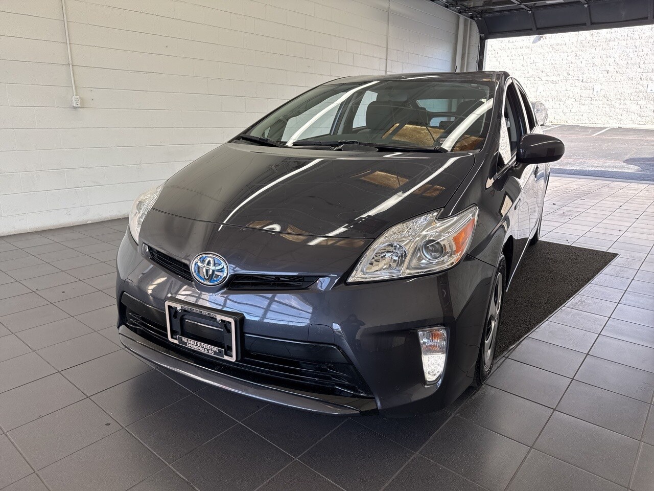 2012 Toyota Prius Three photo 3