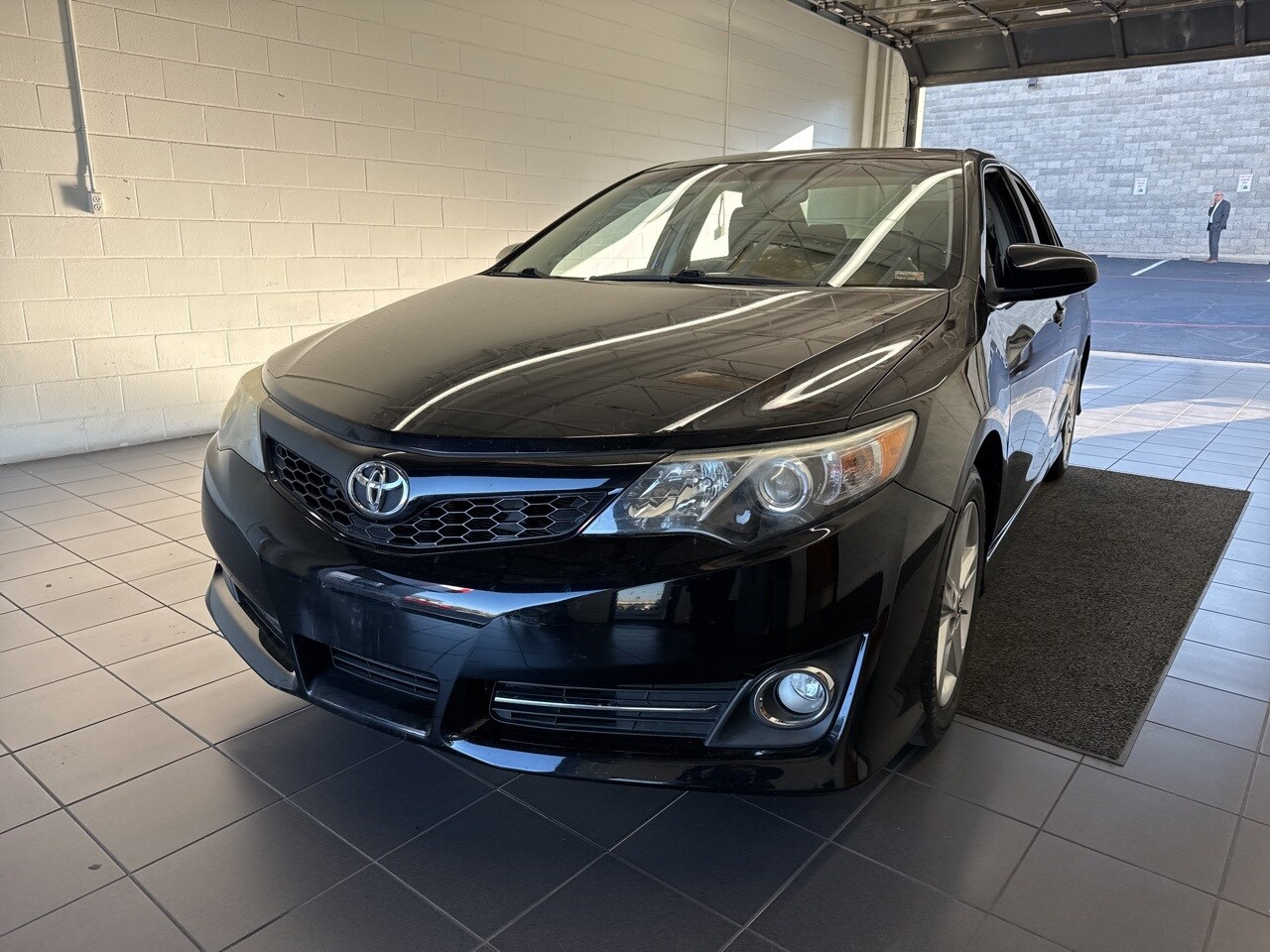 2012 Toyota Camry SE photo 3