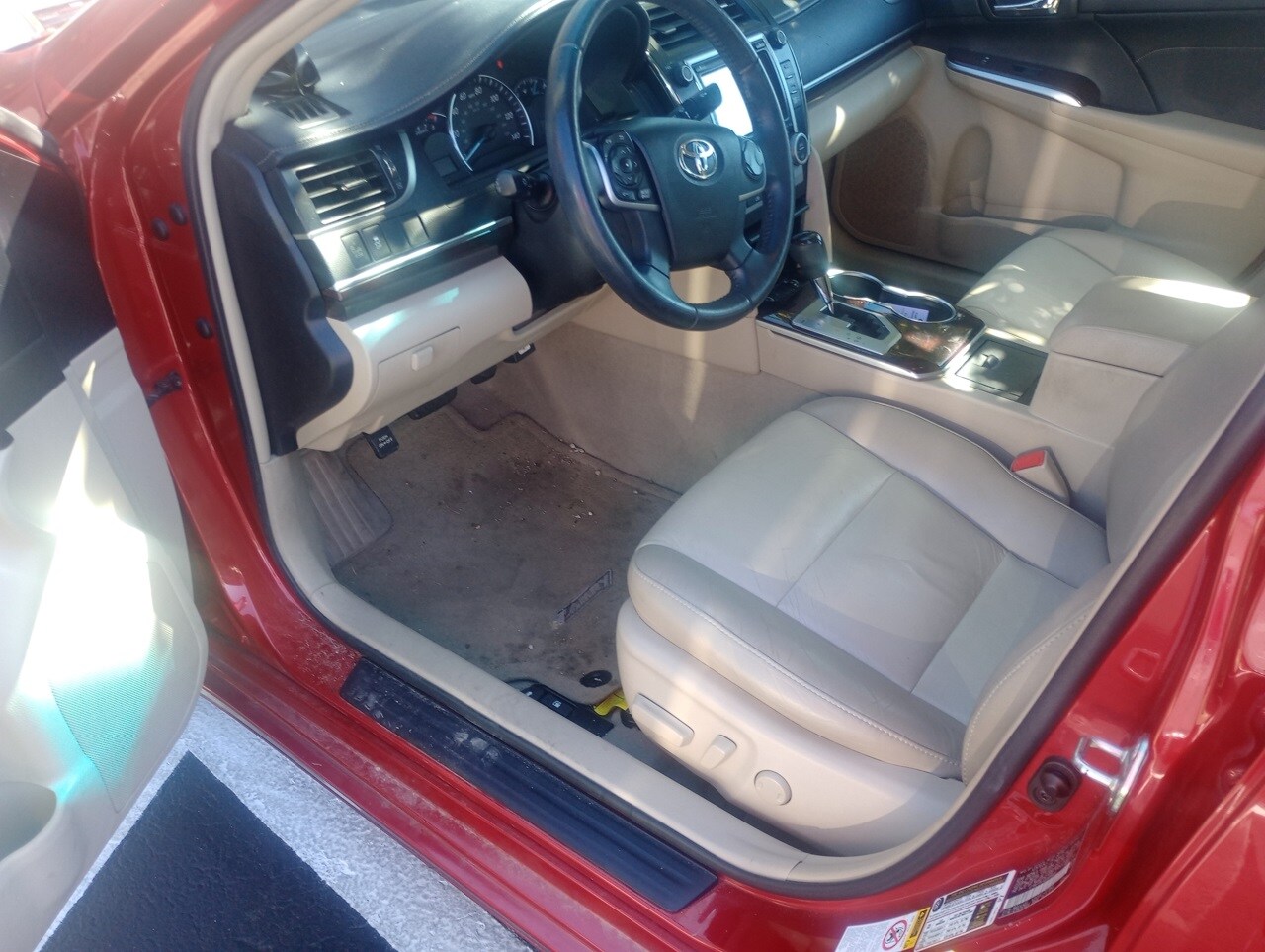 2014 Toyota Camry SE photo 4