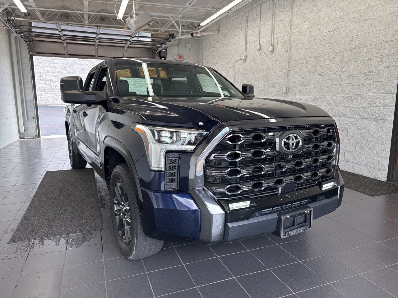 2022 Toyota Tundra Platinum photo 2