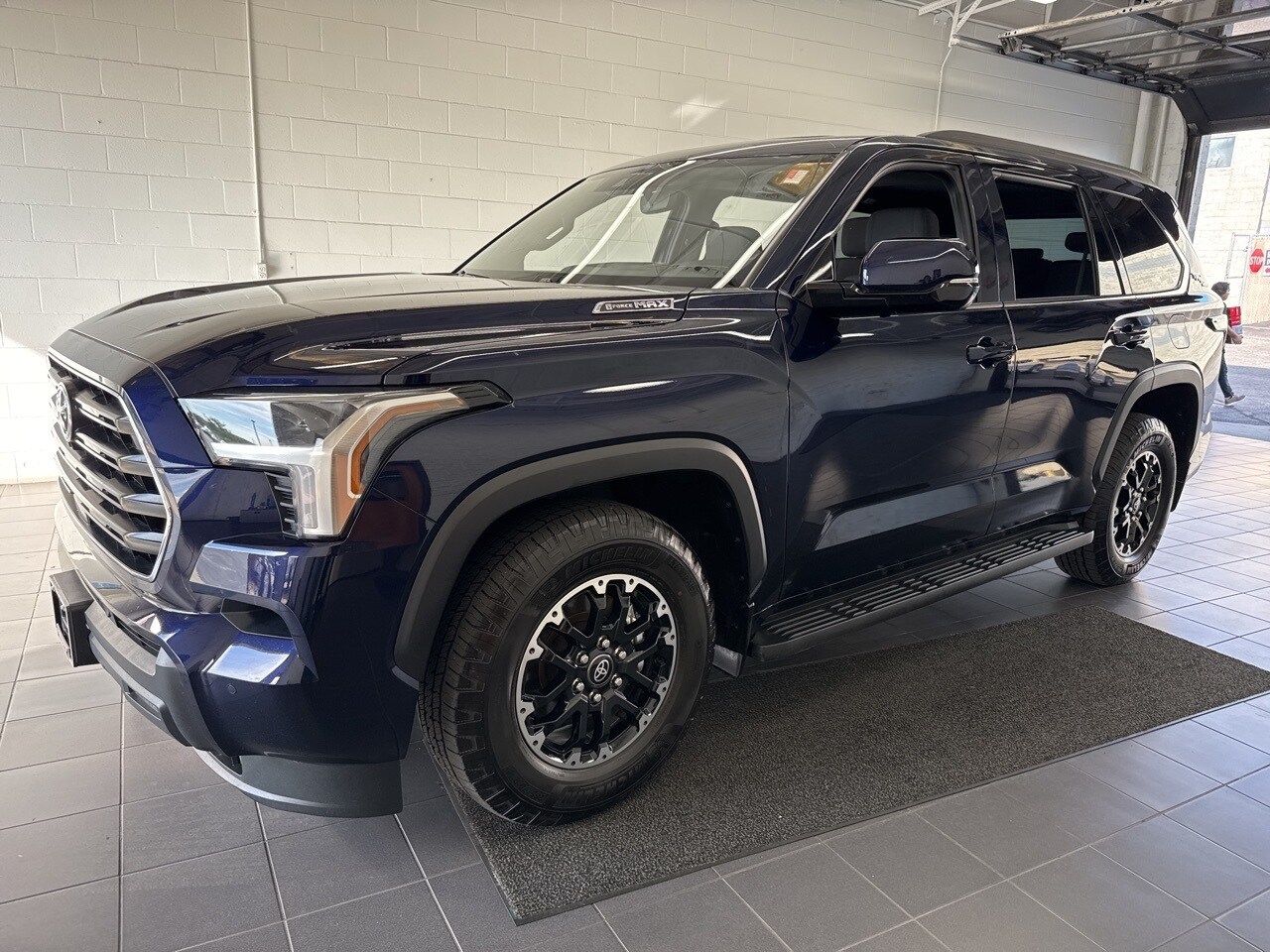 2025 Toyota Sequoia SR5 photo 2