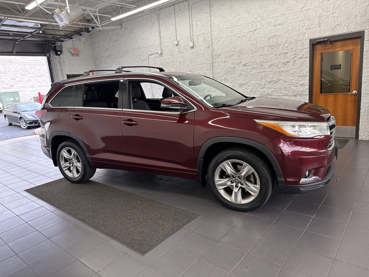2016 Toyota Highlander Limited Platinum's photo