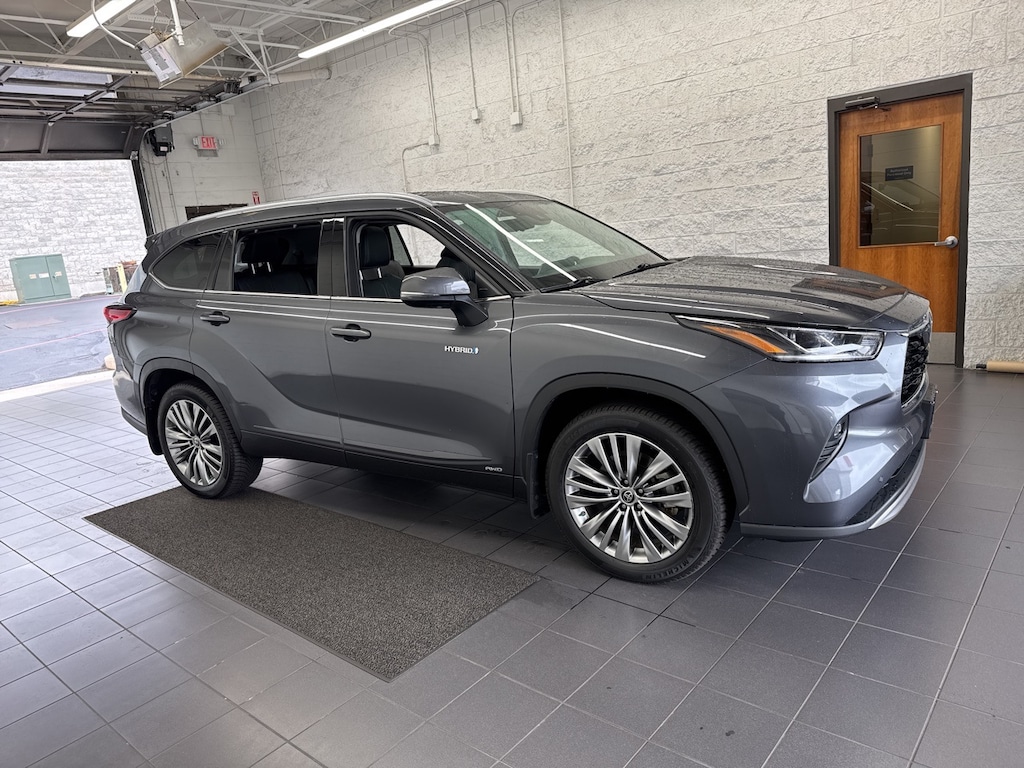 Used 2021 Toyota Highlander Hybrid Platinum SUV