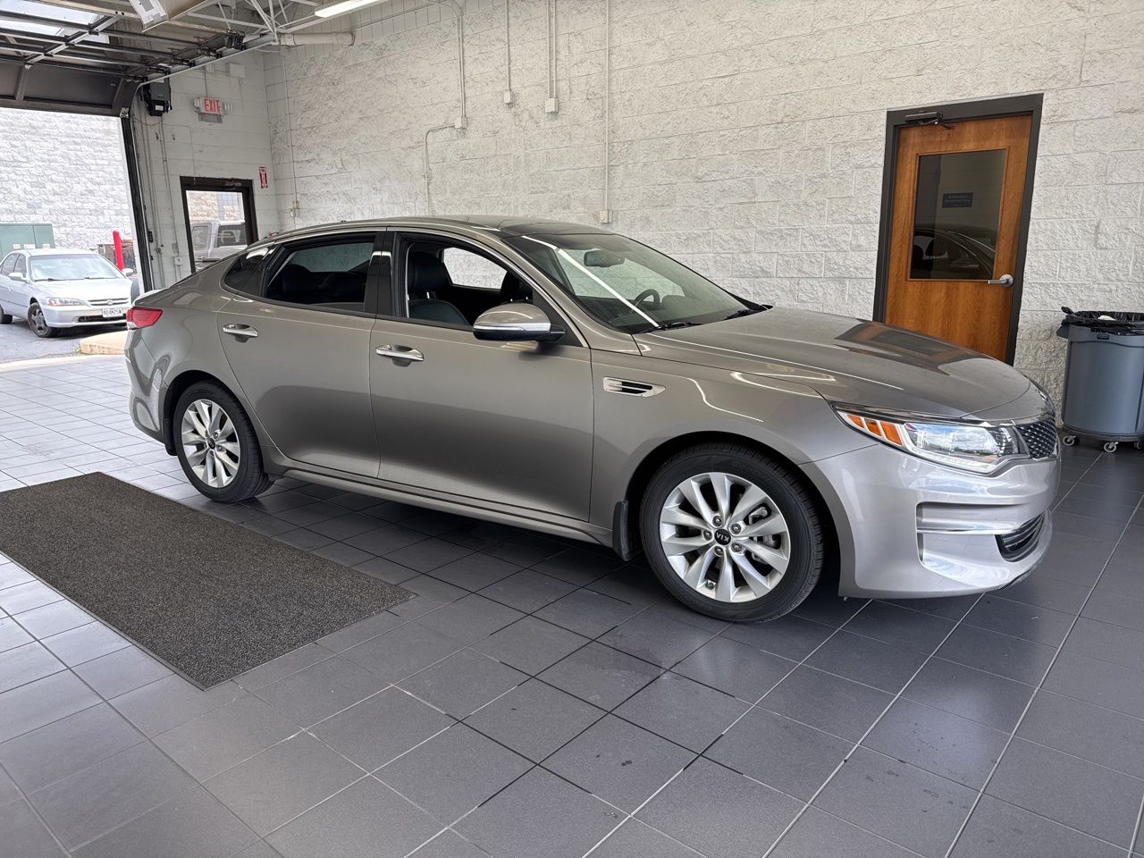 2018 Kia Optima EX AT's photo