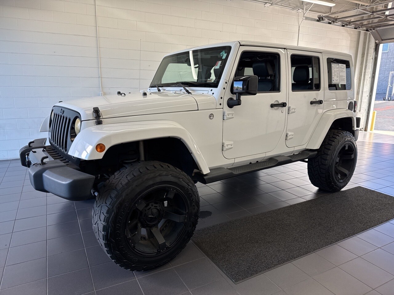 2014 Jeep Wrangler Unlimited Altitude photo 4