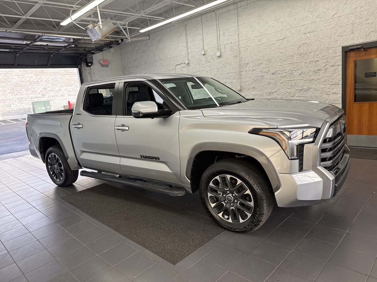 2024 Toyota Tundra Limited's photo