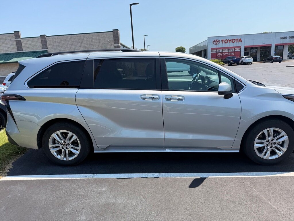 Used 2025 Toyota Sienna XLE Minivan/Van