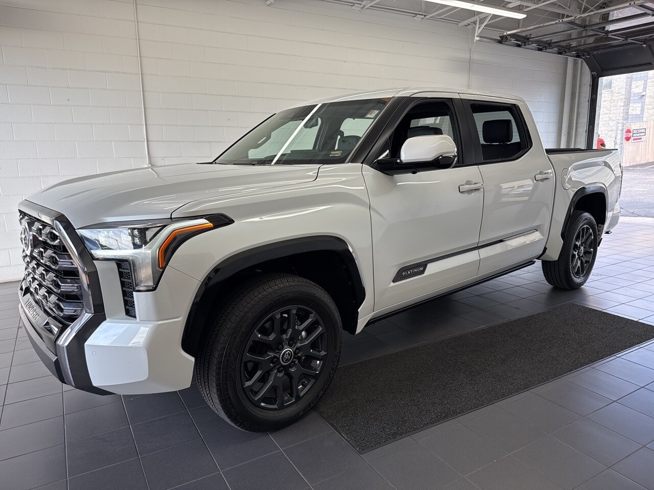 2024 Toyota Tundra Platinum photo 4