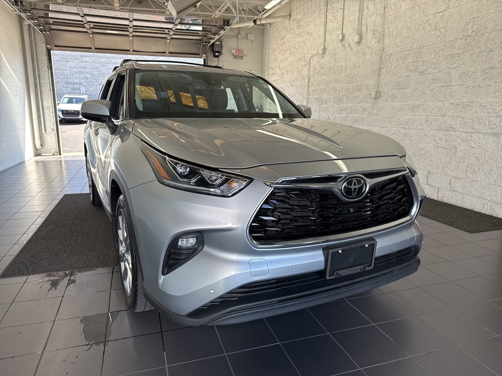 Used 2022 Toyota Highlander Limited SUV